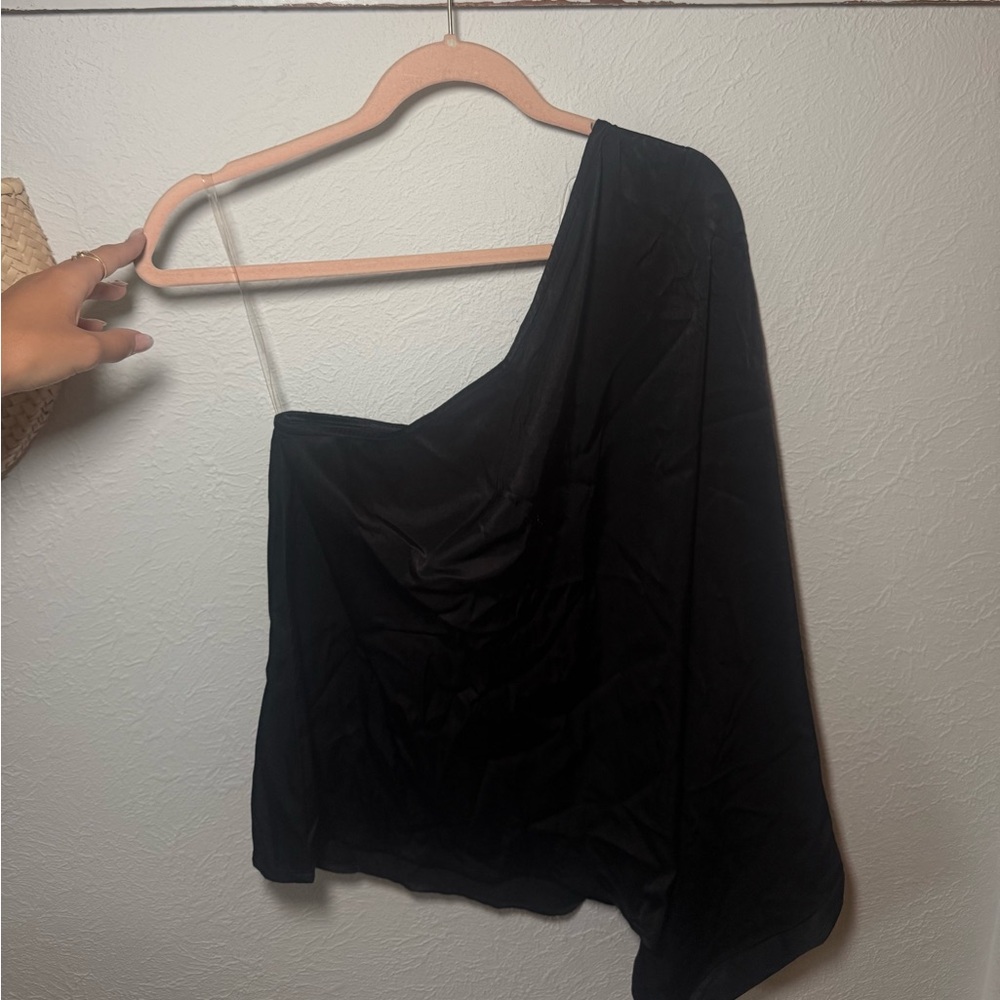 Buckle Black One-Shoulder Asymmetric Tank
